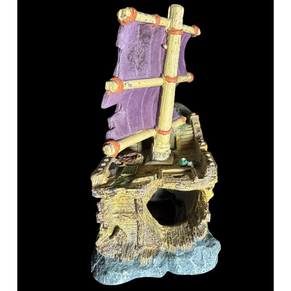 Aquarium Fish Tank Sucken Ship Decor Shipwreck Sails Resin 3 x 5 x 6.75 used